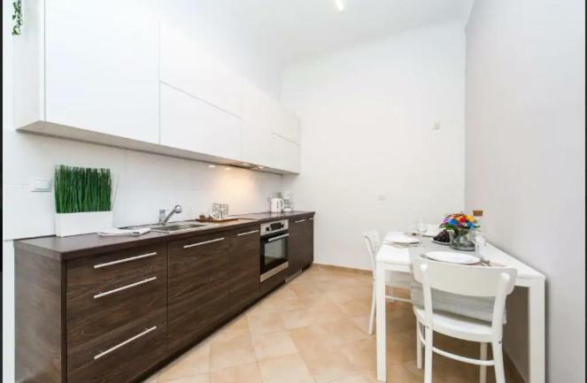 Urban Nest Apartments- Old Town Stradomska 9 คราคูฟ ภายนอก รูปภาพ